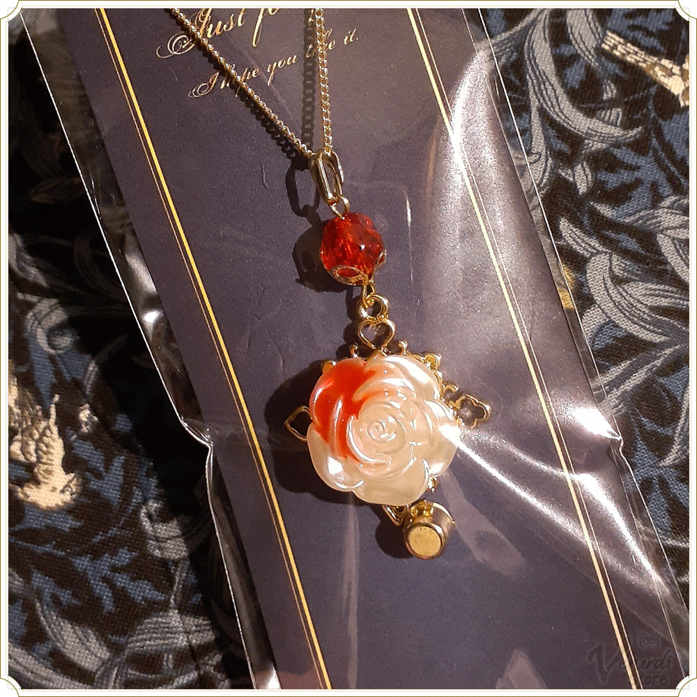 塗りかけた薔薇のネックレス