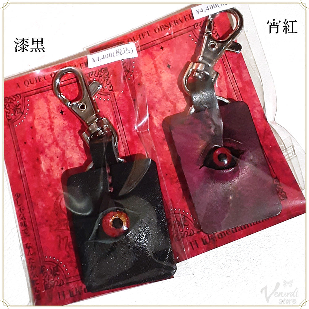 明けぬ夜の鍵守り単眼_漆黒/宵紅(キーホルダー)