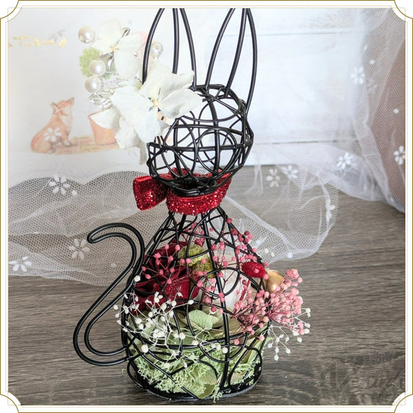 アイアンフレームのフラワーアレンジ「猫の檻.ゴシックカラーver.」