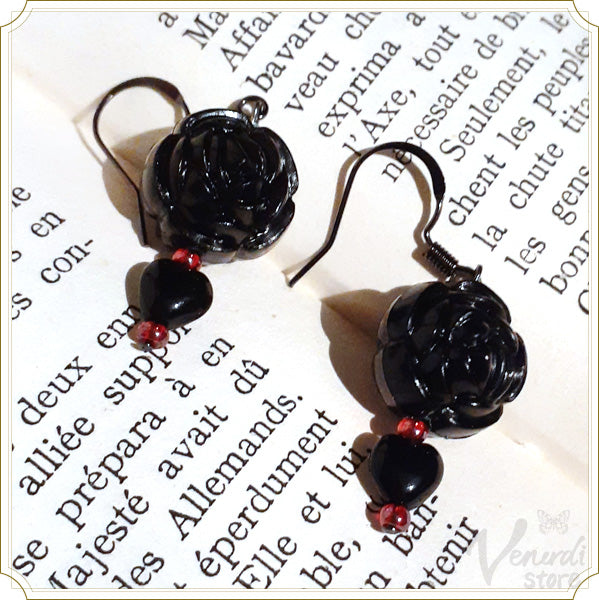黒薔薇とチェコガラスハートピアス ブラックサーカス