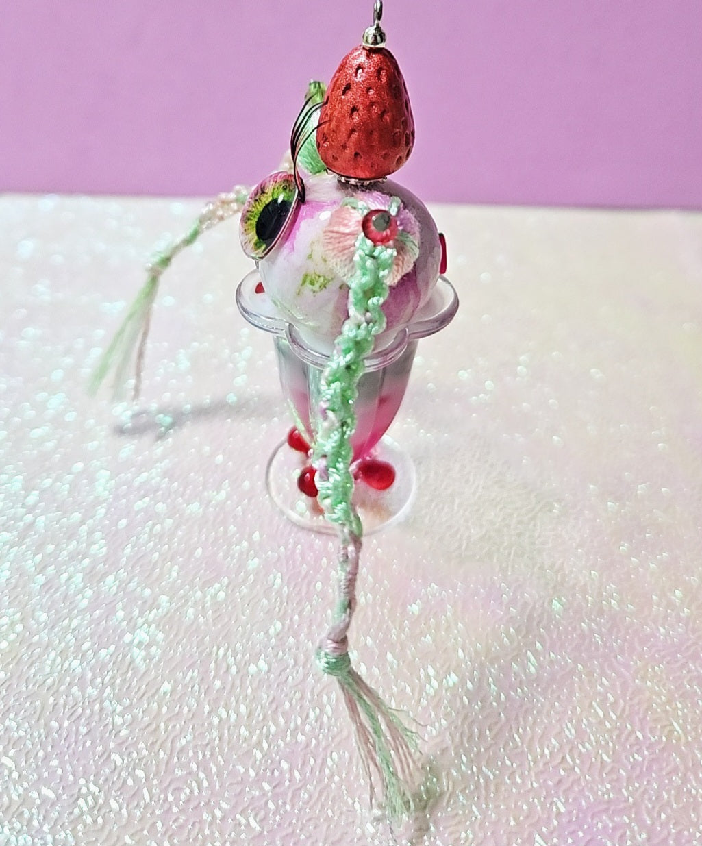 目玉人形 キーホルダー“いちぴこ”