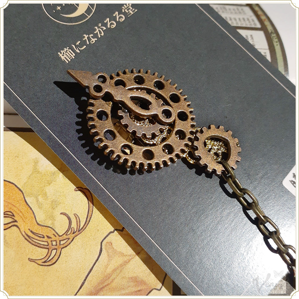 時計仕掛けのイヤーカフ