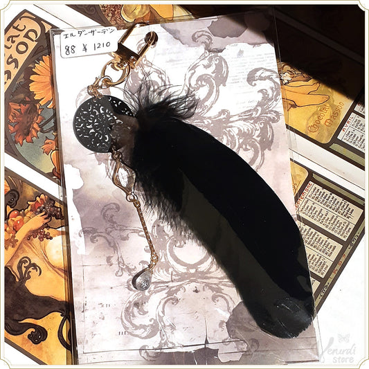 黒羽と魔法石のキーホルダー