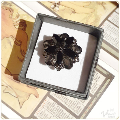 黒花のリング（フリーサイズ）