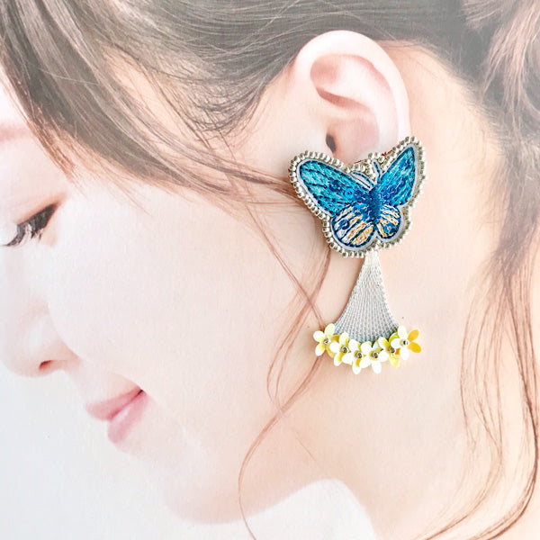ちょうちょのお花畑ピアス 2way ブルー