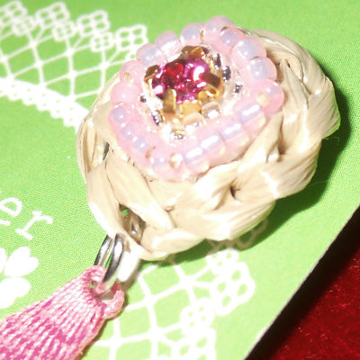 ビーズ刺繍とラフィアピアス ピンク