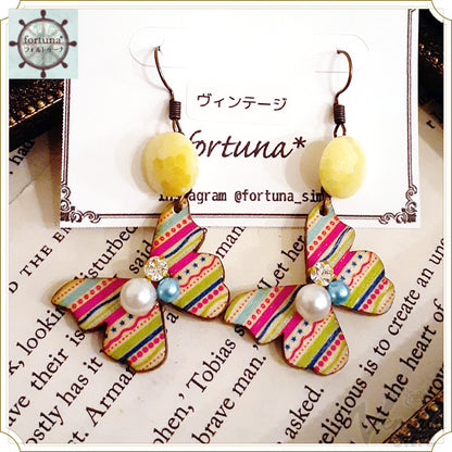 蝶のボタンピアス　カラフルボーダー（ヴィンテージ）