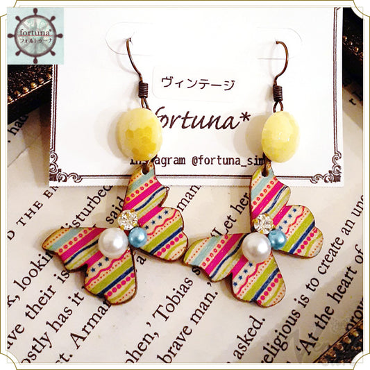 蝶のボタンピアス　カラフルボーダー（ヴィンテージ）
