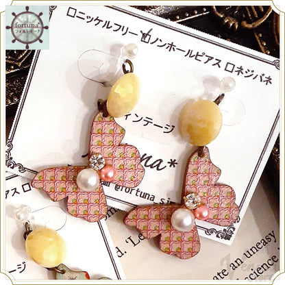 蝶のボタンノンホールイヤリング ピンクチェック（ヴィンテージ）