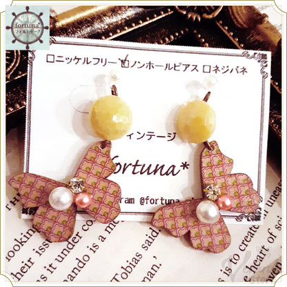 蝶のボタンノンホールイヤリング ピンクチェック（ヴィンテージ）