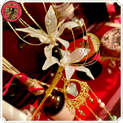 白彼岸花の天然石モチーフ簪