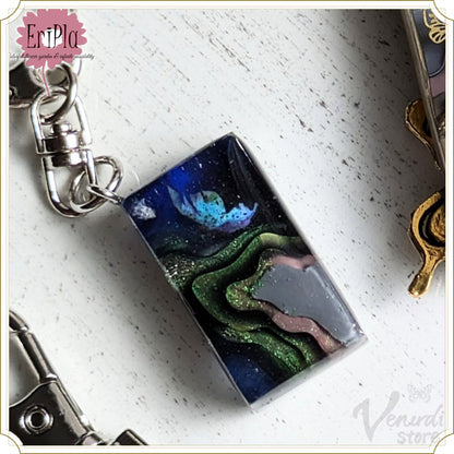 地層レジン・深海に煌めく幻の蝶のキーホルダー