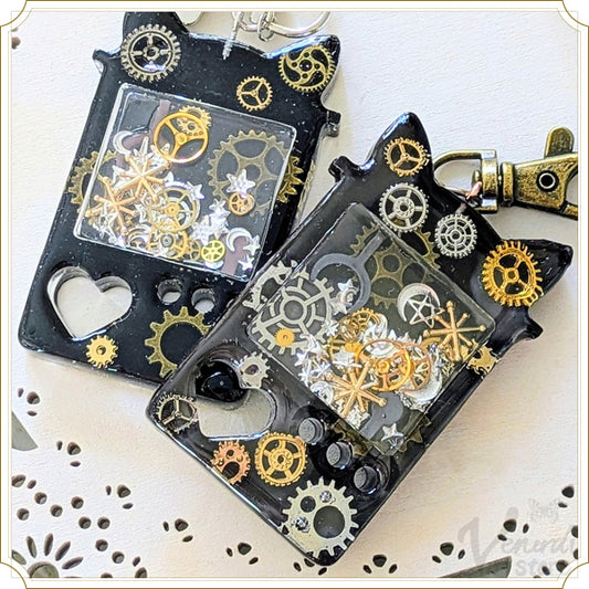 ネコ型ゲーム機のシャカシャカスチパンキーホルダー