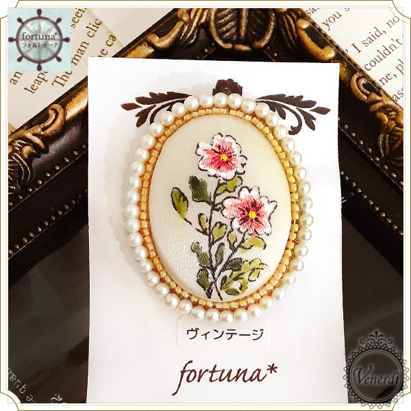 ヴィンテージビーズ刺繍のお花のブローチ