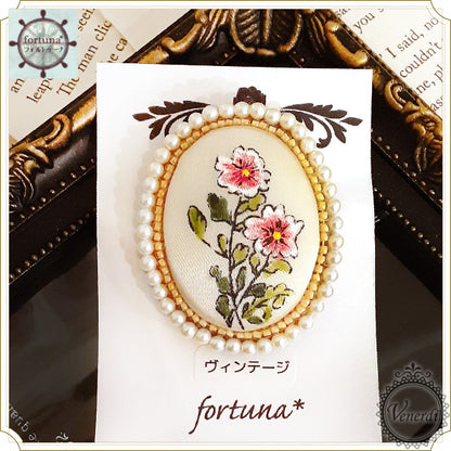 ヴィンテージビーズ刺繍のお花のブローチ