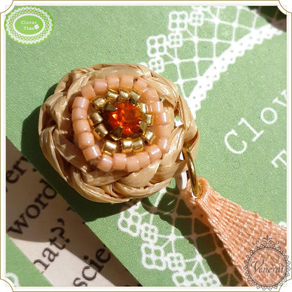 ビーズ刺繍とラフィアピアス オレンジ