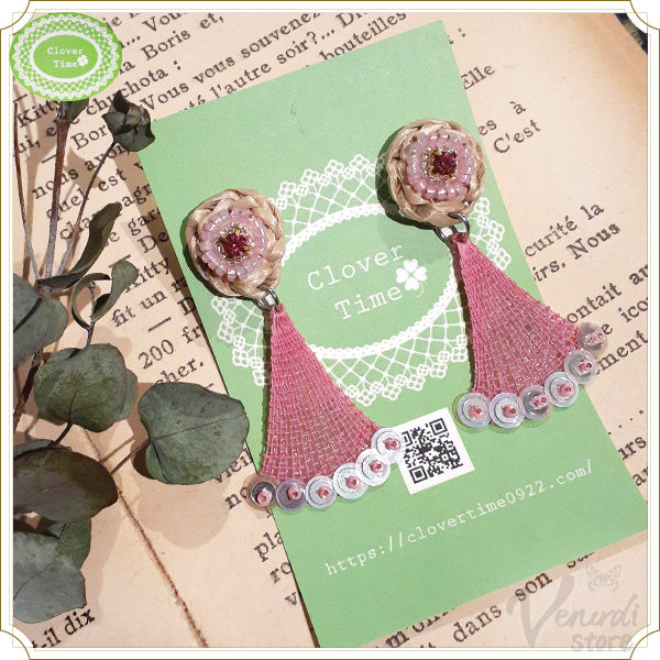 ビーズ刺繍とラフィアピアス ピンク