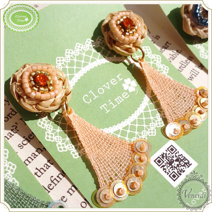 ビーズ刺繍とラフィアピアス オレンジ