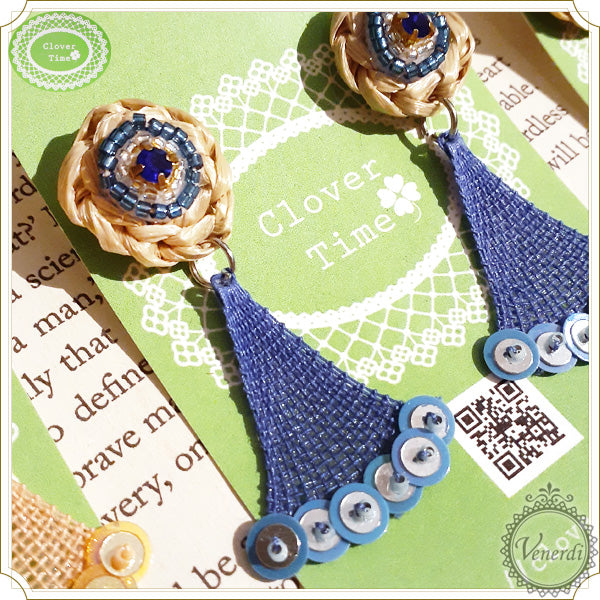 ビーズ刺繍とラフィアピアス ブルー