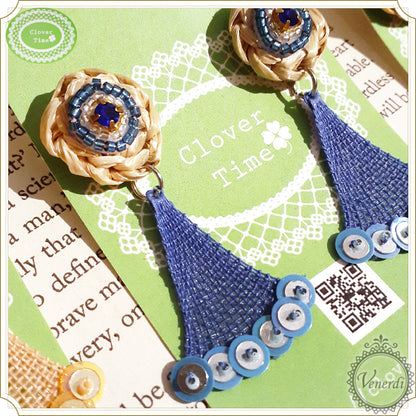 ビーズ刺繍とラフィアピアス ブルー