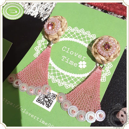 ビーズ刺繍とラフィアピアス ピンク