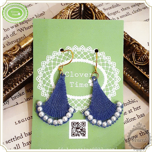 ビーズ刺繍と丸パールピアス