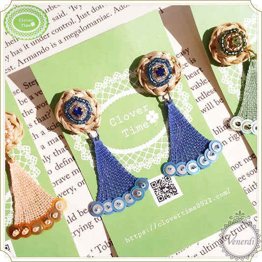 ビーズ刺繍とラフィアピアス ブルー