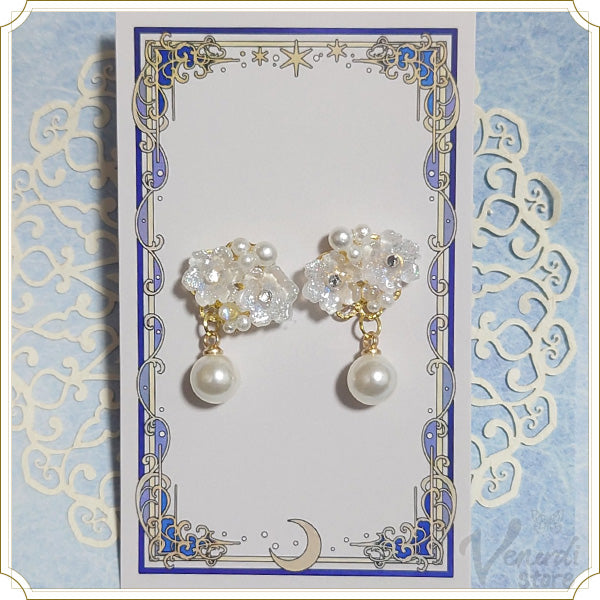 氷華のピアス(白・青)