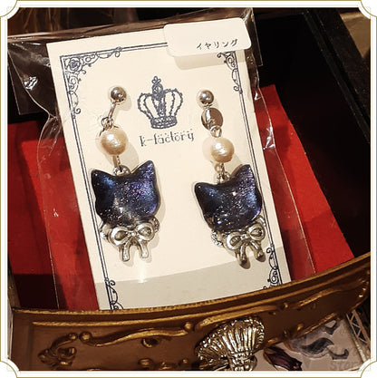 宙色猫の耳飾り（イヤリング・ピアス・猫・肉球）