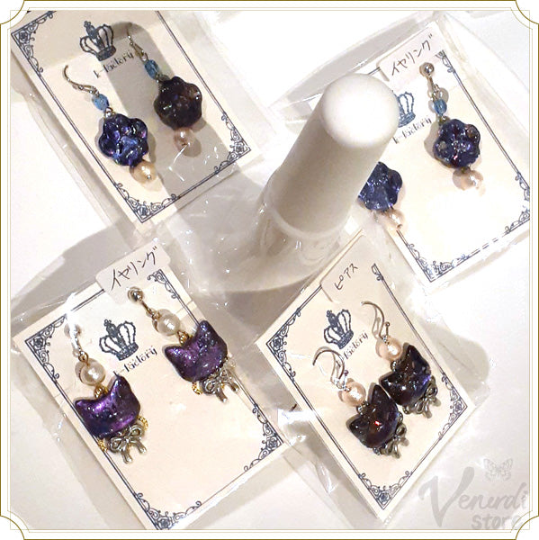 宙色猫の耳飾り（イヤリング・ピアス・猫・肉球）