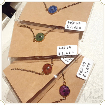 小さな瞳のブレスレット