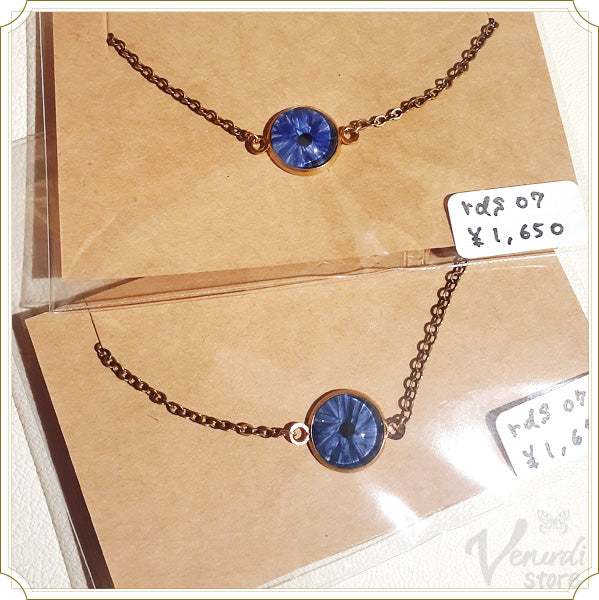小さな瞳のブレスレット