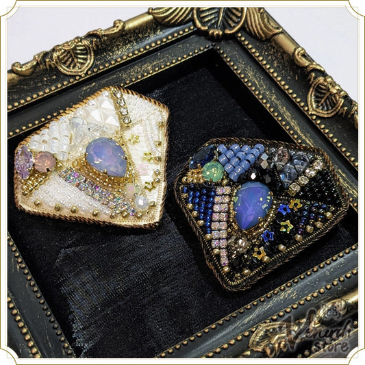 ジェム型 ブローチ ブラック・ホワイト