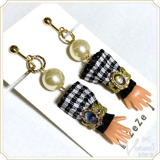 ミニチュアハンド イヤリング