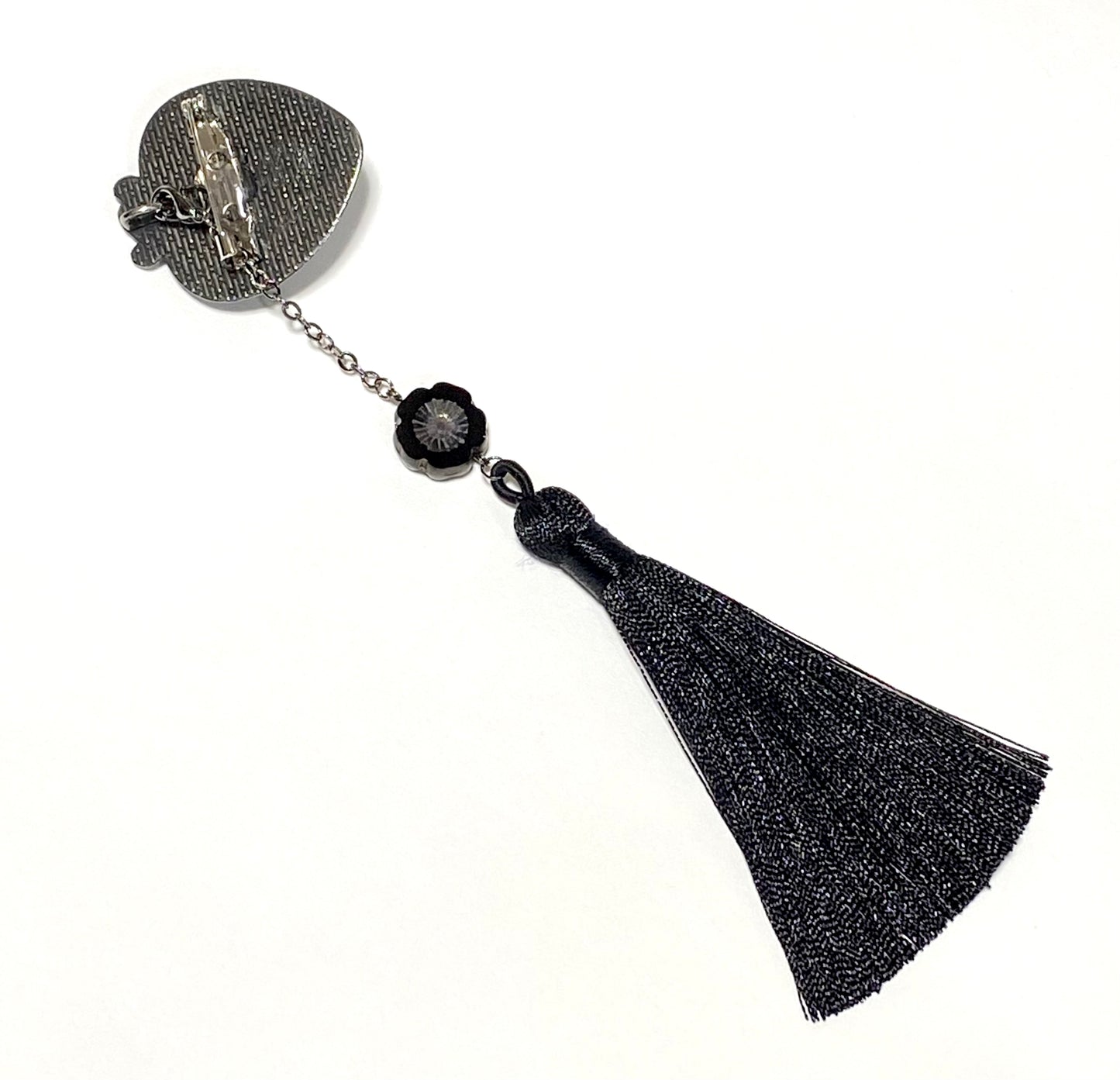 黒装束のロングネックレス