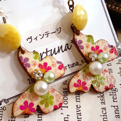 蝶のボタンピアス＆ノンホールピアス（ヴィンテージ）赤花柄