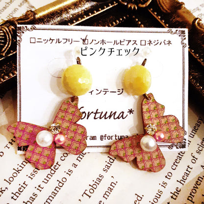 蝶のボタンノンホールイヤリング ピンクチェック（ヴィンテージ）