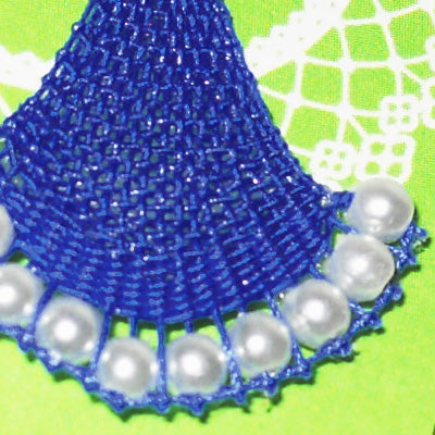ビーズ刺繍と丸パールピアス