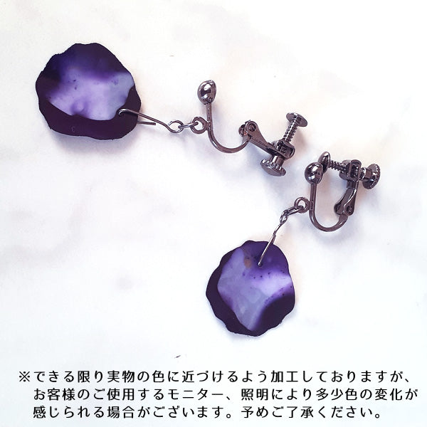 花びらのようなゴシックイヤリング